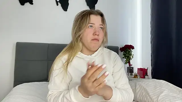 Embersweetbunny online show from 02-16-25, 11:49