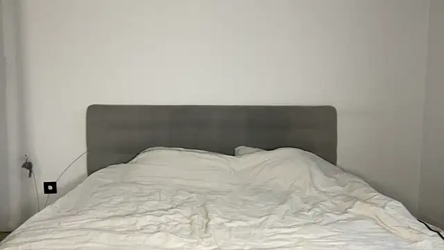 Embersweetbunny online show from 12-18-25, 07:47