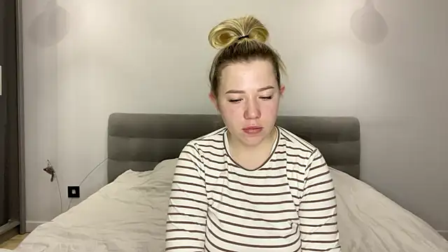 Embersweetbunny online show from 12-19-25, 06:20