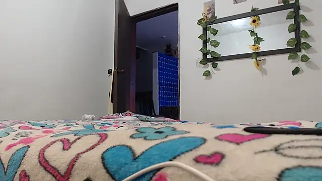 Snapshot of Elza_Blonde chatting on 03-20-25, 04:31 Elza Blonde online show from 03-20-25, 04:31