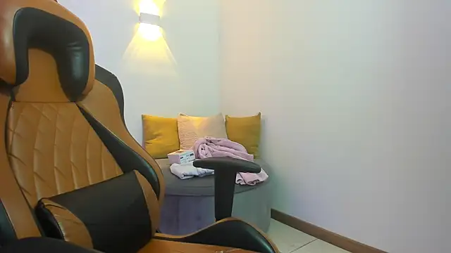 Lizzie Williams  online show from 09-24-25, 03:21