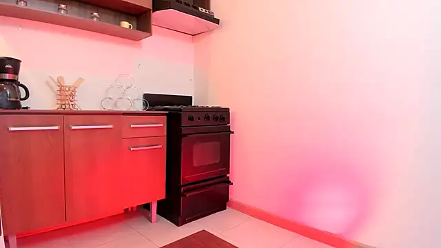 Lizzie Williams  online show from 10-28-25, 03:21