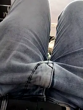 Snapshot of SplitPrestige19 chatting on 12-14-25, 02:00 SplitPrestige19 online show from 12-14-25, 02:00