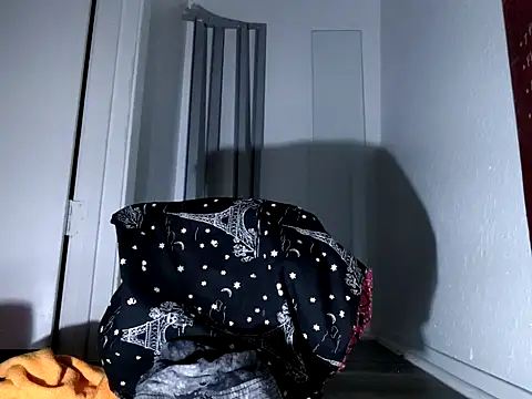 Snapshot of Amarok39 chatting on 10-04-25, 02:37 Amarok39 online show from 10-04-25, 02:37