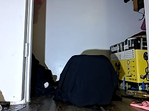 Snapshot of Amarok39 chatting on 10-18-25, 02:14 Amarok39 online show from 10-18-25, 02:14