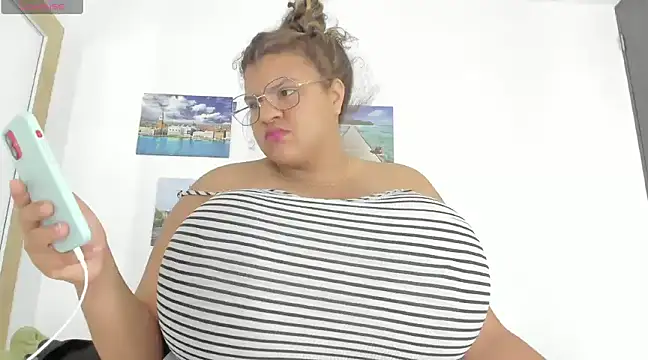 Snapshot of bigmom69_ chatting on 12-12-24, 03:59 bigmom69 online show from 12-12-24, 03:59