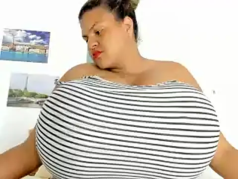 Snapshot of bigmom69_ chatting on 03-01-25, 10:53 bigmom69 online show from 03-01-25, 10:53