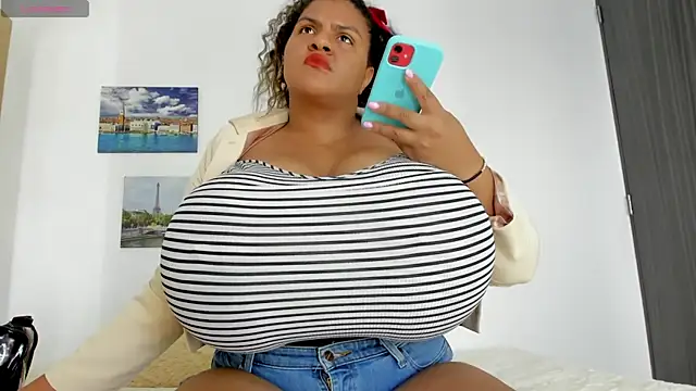 Snapshot of bigmom69_ chatting on 09-09-25, 03:00 bigmom69 online show from 09-09-25, 03:00