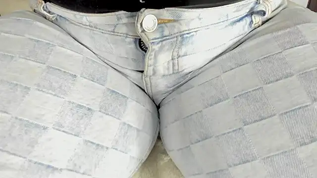 Snapshot of bigmom69_ chatting on 10-17-25, 02:08 bigmom69 online show from 10-17-25, 02:08