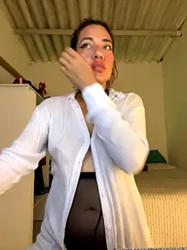 lia huan online show from 09-17-25, 02:08