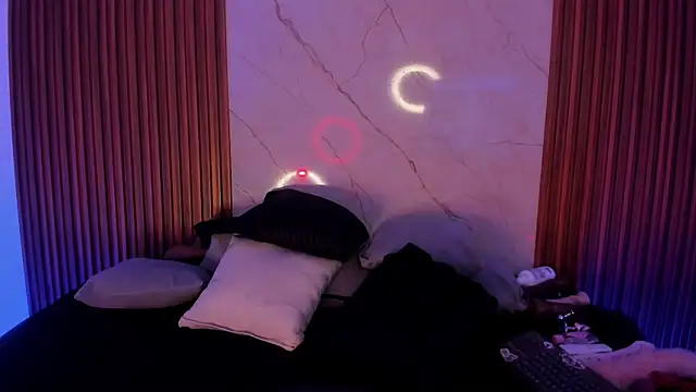 Emiilycollins online show from 12-04-25, 02:10