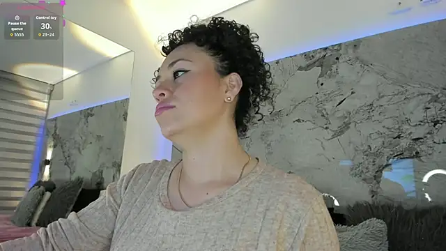 LIZ HOLMES online show from 09-24-25, 10:07