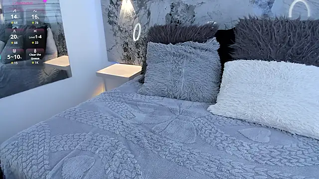 LIZ HOLMES online show from 10-09-25, 12:03