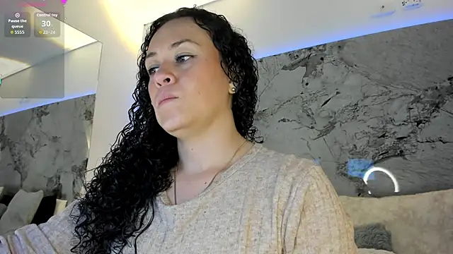 LIZ HOLMES online show from 11-25-25, 10:48