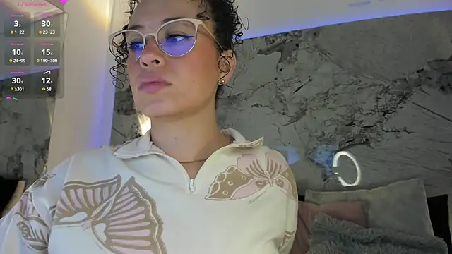 LIZ HOLMES online show from 12-17-25, 11:05