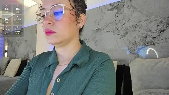 LIZ HOLMES online show from 12-20-25, 10:55