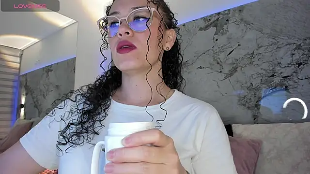 LIZ HOLMES online show from 02-07-26, 10:19