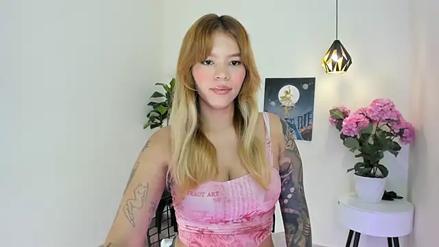 Snapshot of Adria_ross chatting on 04-23-26, 12:29 Adria ross online show from 04-23-26, 12:29