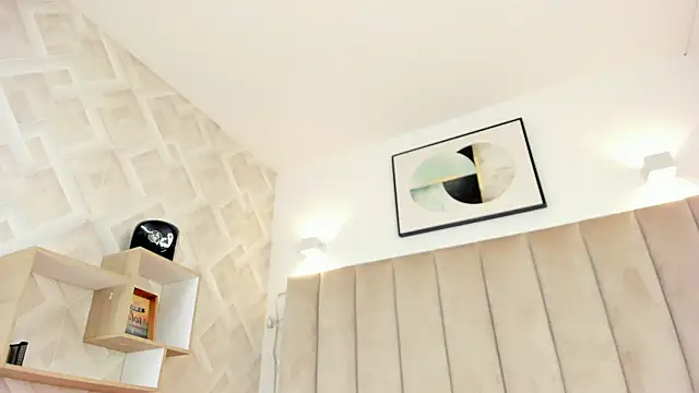 Anniie Queen online show from 11-16-25, 02:06