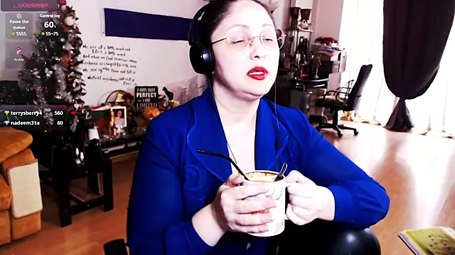 Snapshot of Imperatriza chatting on 02-18-25, 12:49 Imperatriza online show from 02-18-25, 12:49