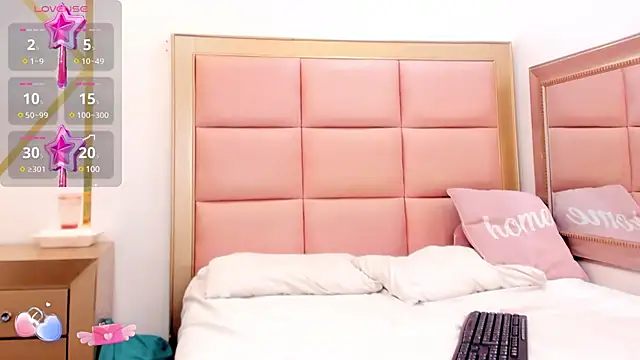 Snapshot of Mady-Edwards chatting on 12-28-24, 08:16 Mady-Edwards online show from 12-28-24, 08:16