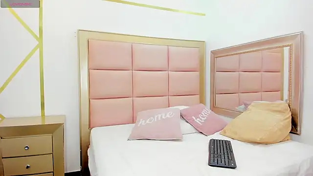 Snapshot of Mady-Edwards chatting on 01-18-25, 02:03 Mady-Edwards online show from 01-18-25, 02:03