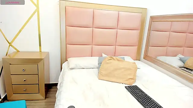 Snapshot of Mady-Edwards chatting on 01-28-25, 04:08 Mady-Edwards online show from 01-28-25, 04:08