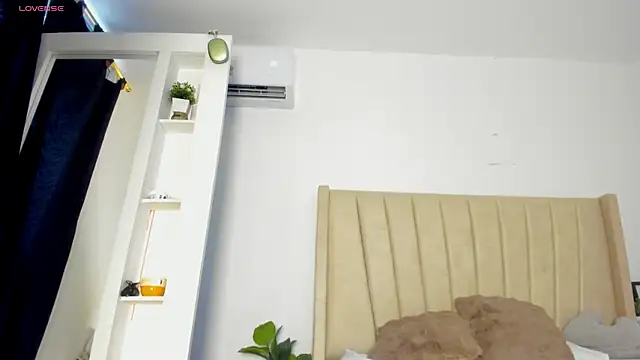 Snapshot of Mady-Edwards chatting on 09-18-25, 09:06 Mady-Edwards online show from 09-18-25, 09:06