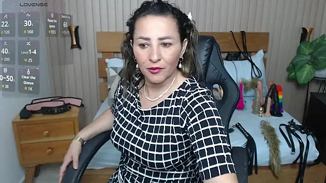 luciana ballesteros  online show from 11-24-25, 01:22