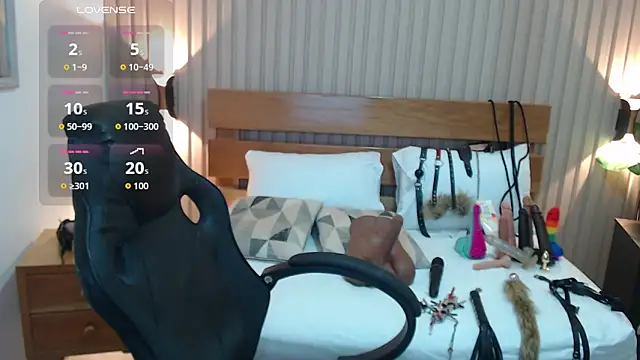 luciana ballesteros  online show from 11-28-25, 12:30