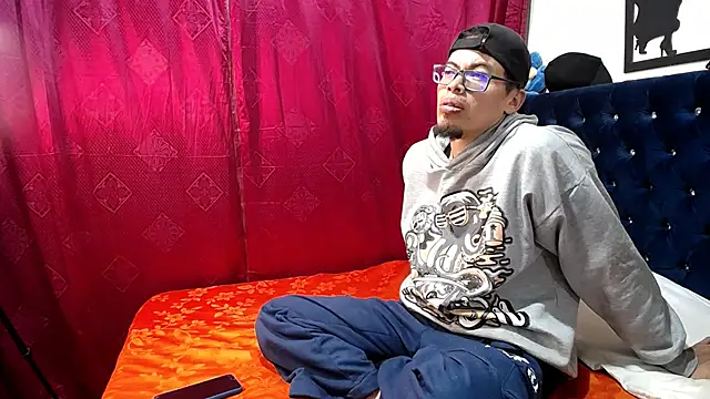 Snapshot of diego_sw09 chatting on 12-02-25, 03:45 diego sw09 online show from 12-02-25, 03:45