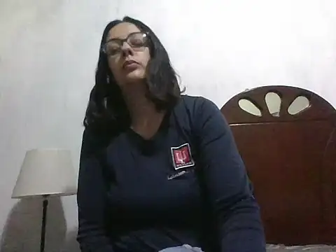 Snapshot of Samanthat33 chatting on 12-12-24, 05:10 Samanthat33 online show from 12-12-24, 05:10