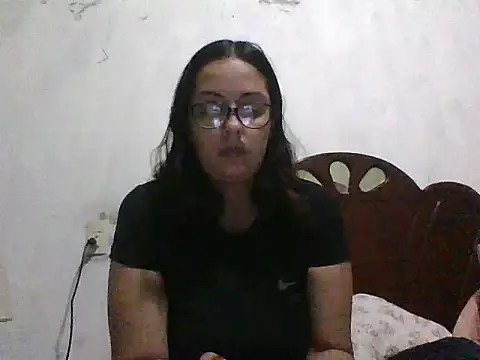 Snapshot of Samanthat33 chatting on 03-10-25, 03:23 Samanthat33 online show from 03-10-25, 03:23