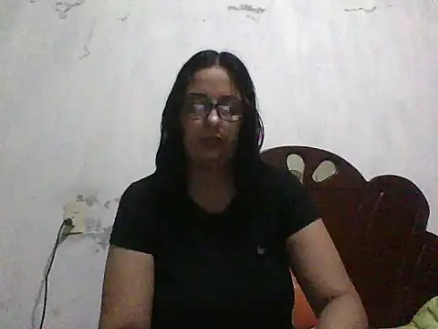 Snapshot of Samanthat33 chatting on 03-12-25, 06:55 Samanthat33 online show from 03-12-25, 06:55