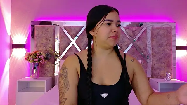 MarianaGarciaa   online show from 09-20-25, 11:33