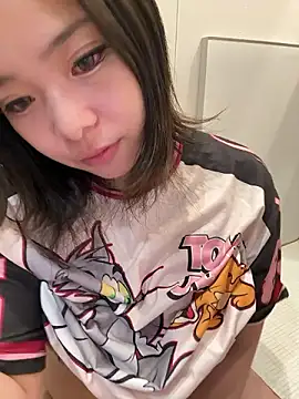 Snapshot of Rei1216xo chatting on 10-24-25, 04:25 Rei1216xo online show from 10-24-25, 04:25