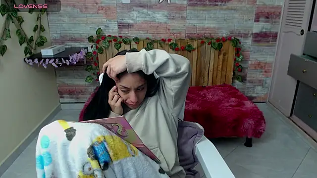 Snapshot of Lucy_joi chatting on 12-14-24, 05:40 Lucy joi online show from 12-14-24, 05:40