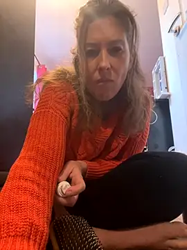 Lwhite1 online show from 10-28-25, 04:31