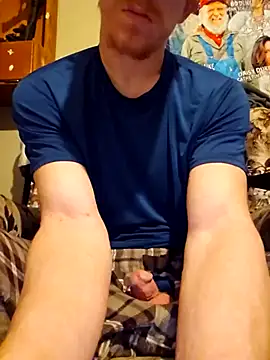 Snapshot of REDHAMMER_ chatting on 02-23-25, 01:35 REDHAMMER online show from 02-23-25, 01:35