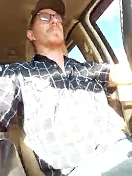 Snapshot of REDHAMMER_ chatting on 10-31-25, 08:10 REDHAMMER online show from 10-31-25, 08:10