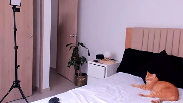 Snapshot of AnaHenao chatting on 10-09-25, 08:18 AnaHenao online show from 10-09-25, 08:18