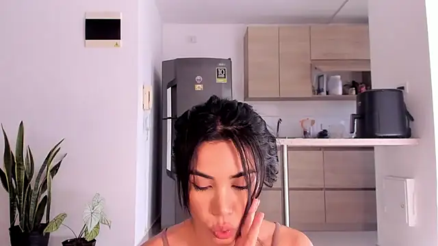 Snapshot of AnaHenao chatting on 12-14-25, 08:02 AnaHenao online show from 12-14-25, 08:02