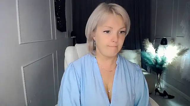 Juarnea online show from 09-24-25, 01:36