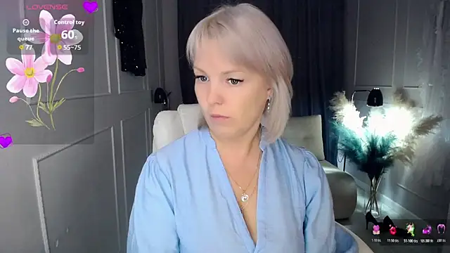 Juarnea online show from 10-22-25, 01:44