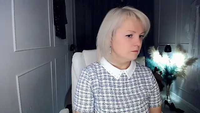 Juarnea online show from 12-19-25, 12:34