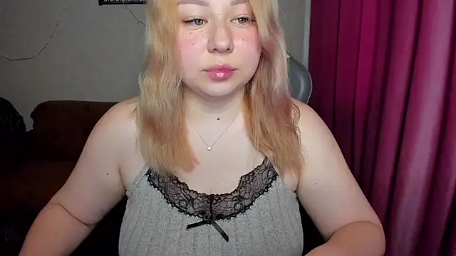 Snapshot of Milafoxxxy chatting on 10-20-25, 10:05 Milafoxxxy online show from 10-20-25, 10:05