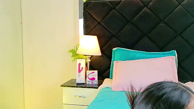 Holly Brensonexx  online show from 11-22-25, 04:06