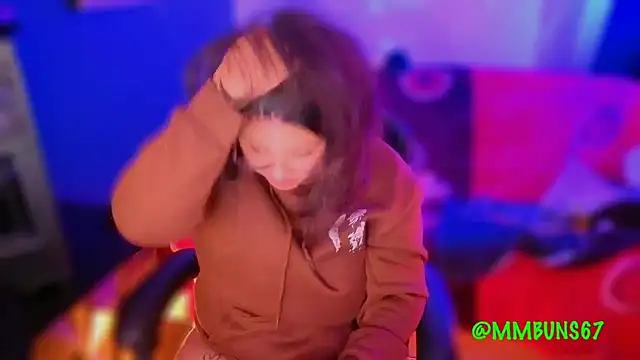 Snapshot of miacanela_xo chatting on 10-21-25, 01:17 miacanela xo online show from 10-21-25, 01:17