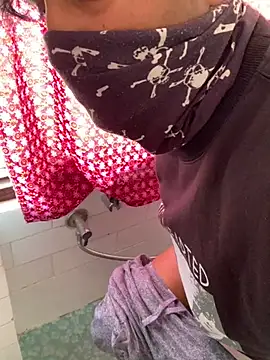 Snapshot of SweetFatBoy chatting on 01-12-25, 06:17 SweetFatBoy online show from 01-12-25, 06:17