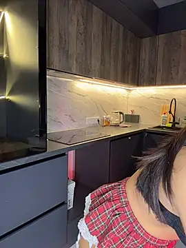 Melisa Ester online show from 10-22-25, 04:07